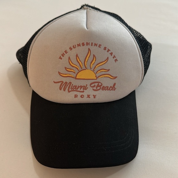 WOT Roxy ‘The Sunshine State Miami Beach Trucker Hat’ in Black & White OS - Picture 3 of 9